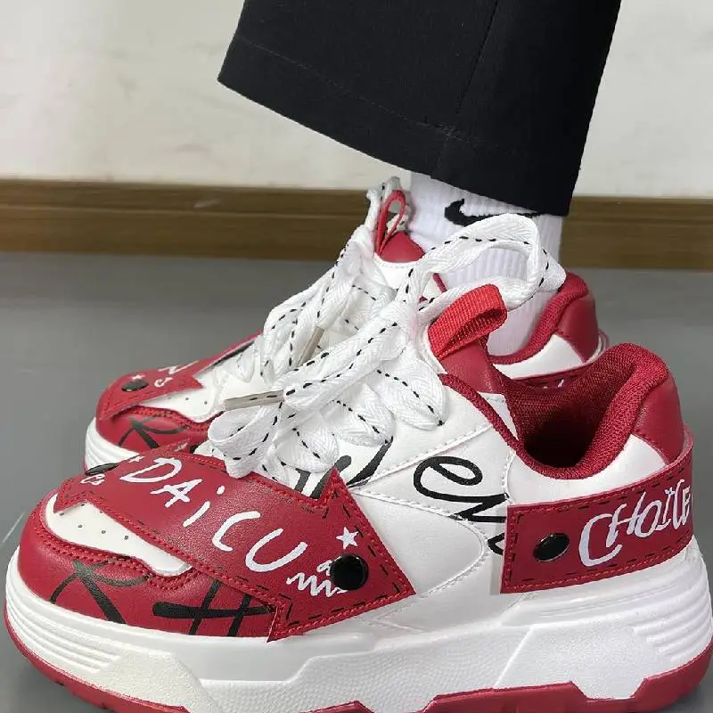 Sporty Simple Skateboarding Shoes-1