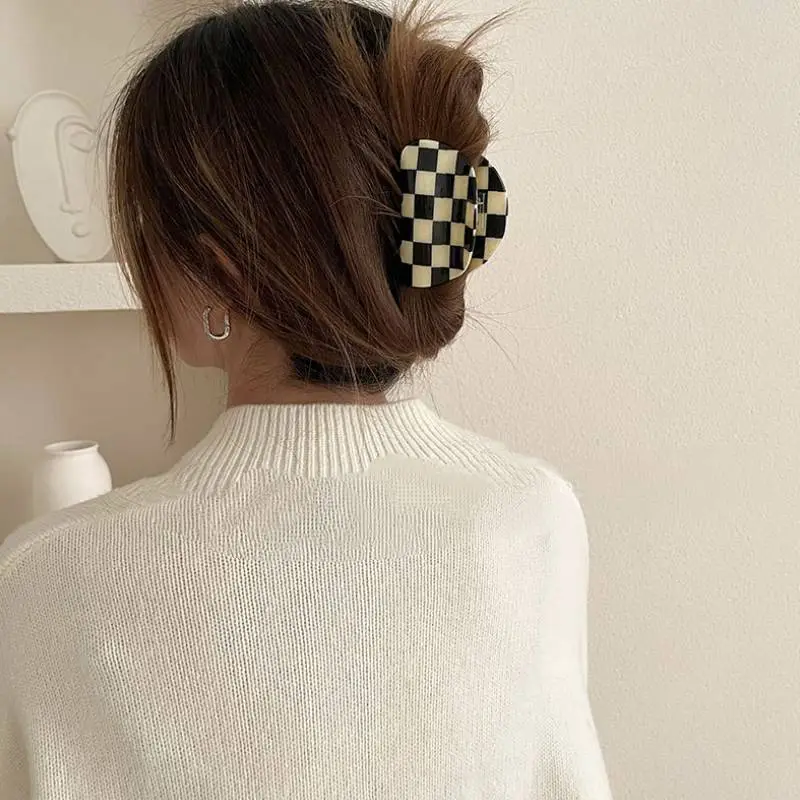 Elegant Basics Hair Clip-1