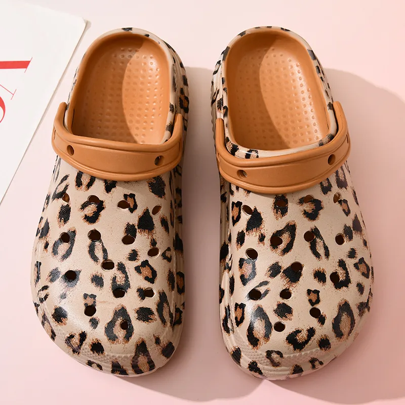 Simple Breathable Clogs-4