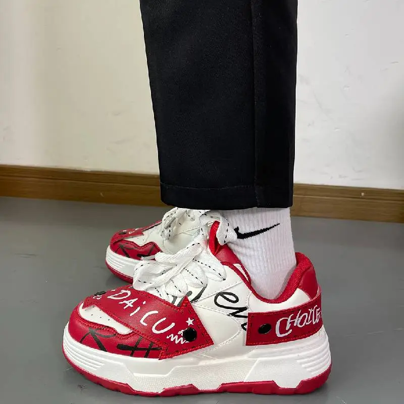 Sporty Simple Skateboarding Shoes-2