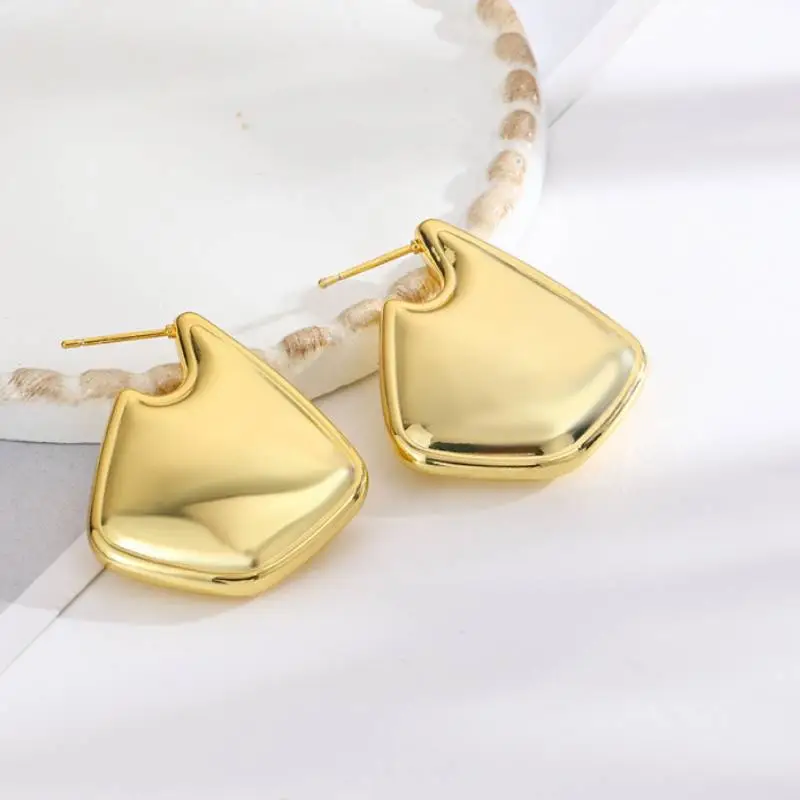 Fashionable Basics Ear Stud-1