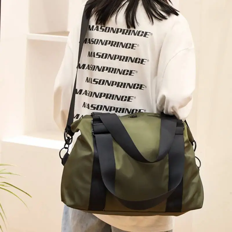 Sporty Large Capacity Gym Bag-11