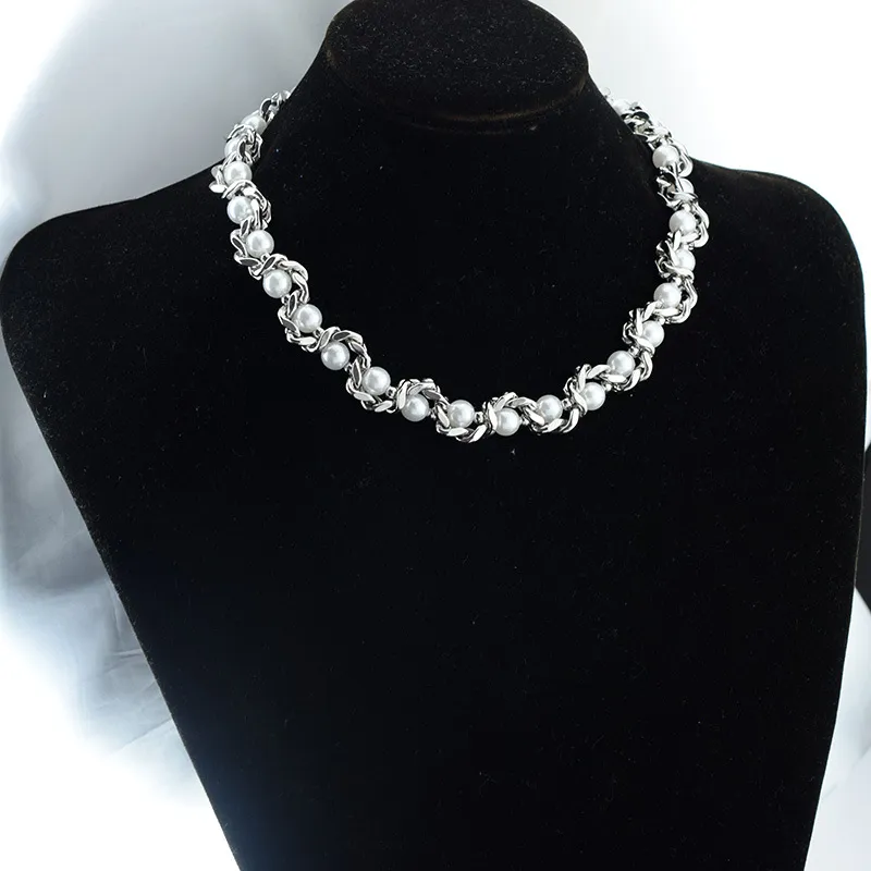 Fashionable Pearls Necklace-3