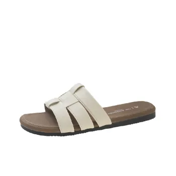 Fashionable Simple Flip Flops
