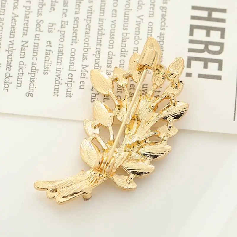 Elegant Simple Brooch-2