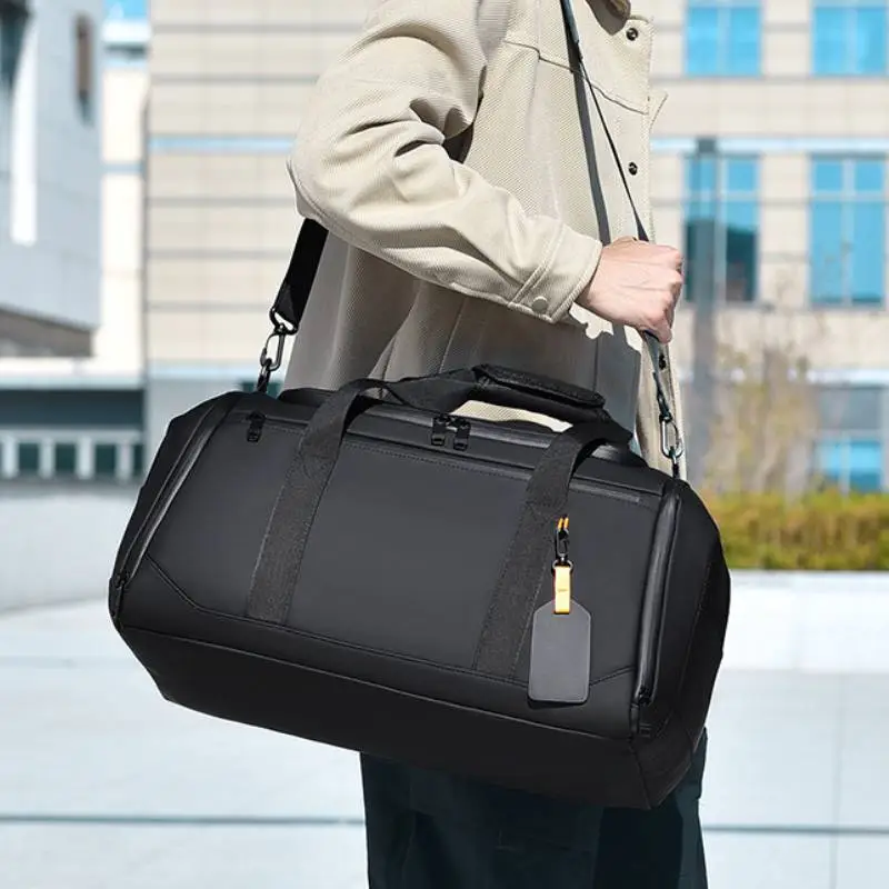 Sporty Large Capacity Travel Bag Man-2