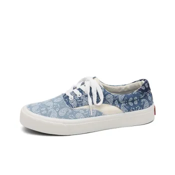 Plus Size Canvas Sneakers