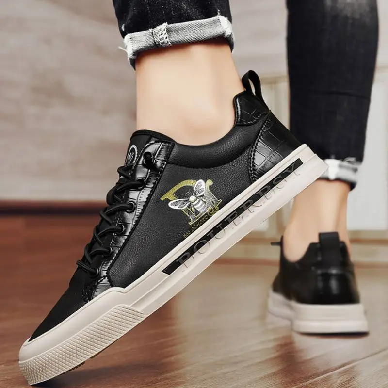 Fashionable Striped Lifestyle Shoes-1