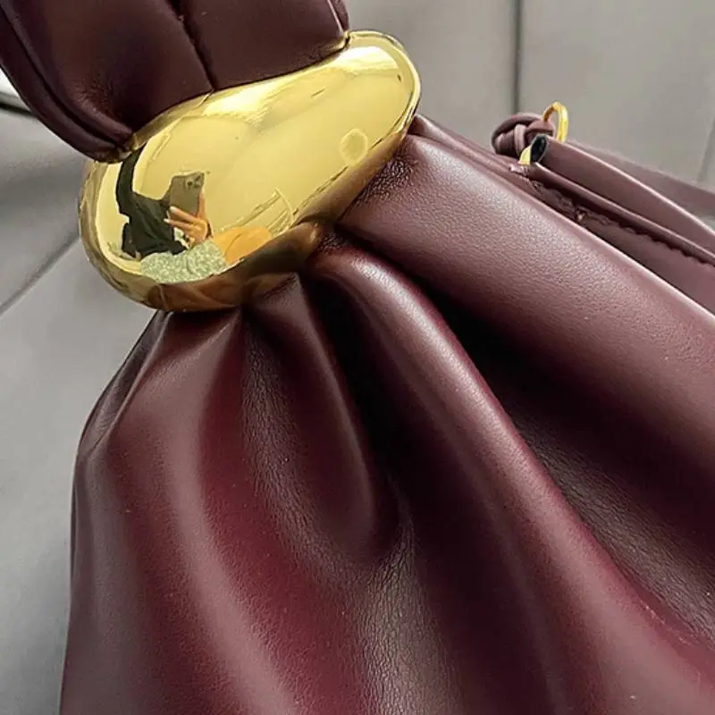 Fashionable Basics Handbag-4