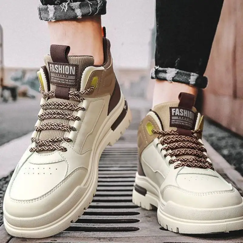 Basics Fashionable Skateboarding Shoes-1