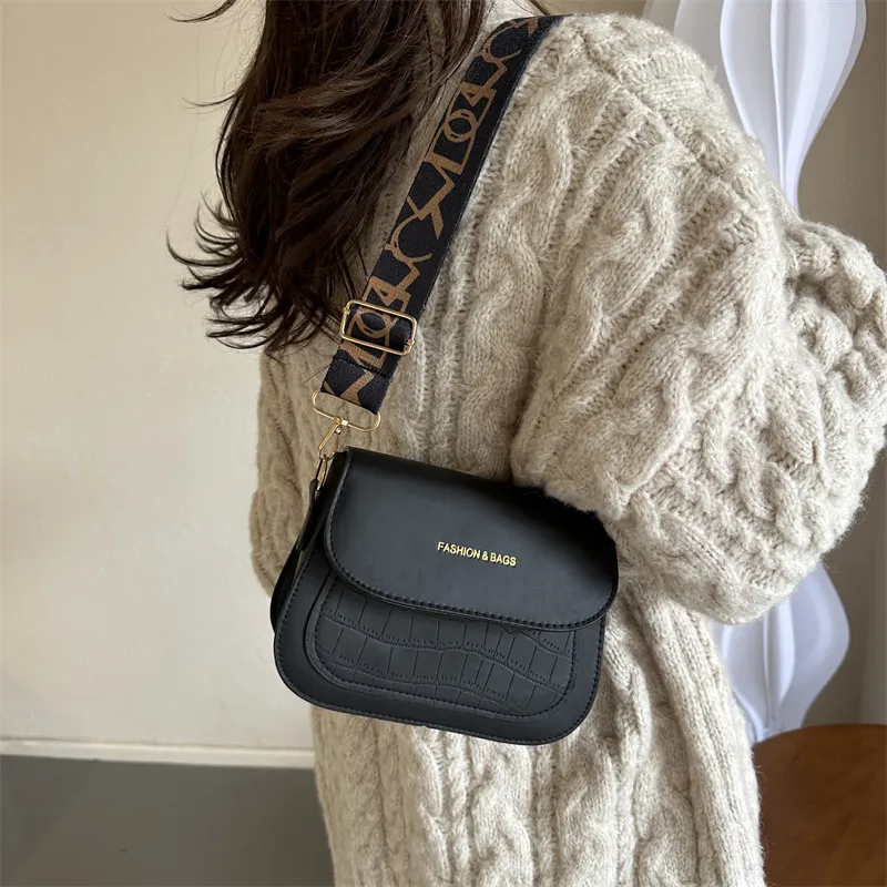 Fashionable Simple Crossbody Bag-1