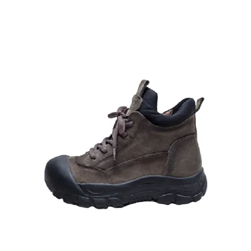 You want a breathable shoe to keep your feet comfortable throughout the game