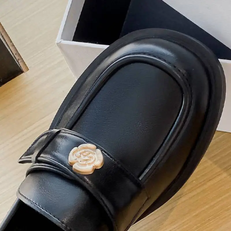 Fashionable Simple Loafer-1