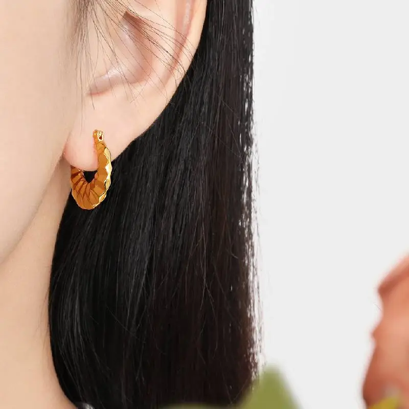 Simple Fashionable Earring-1