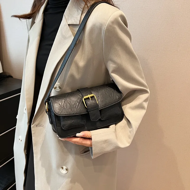 Retro Fashionable Casual Handbag-4