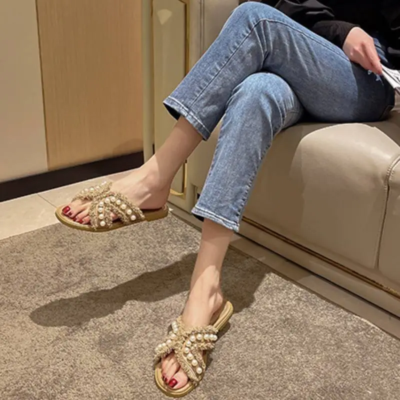 Fashionable Simple Flip Flops-2