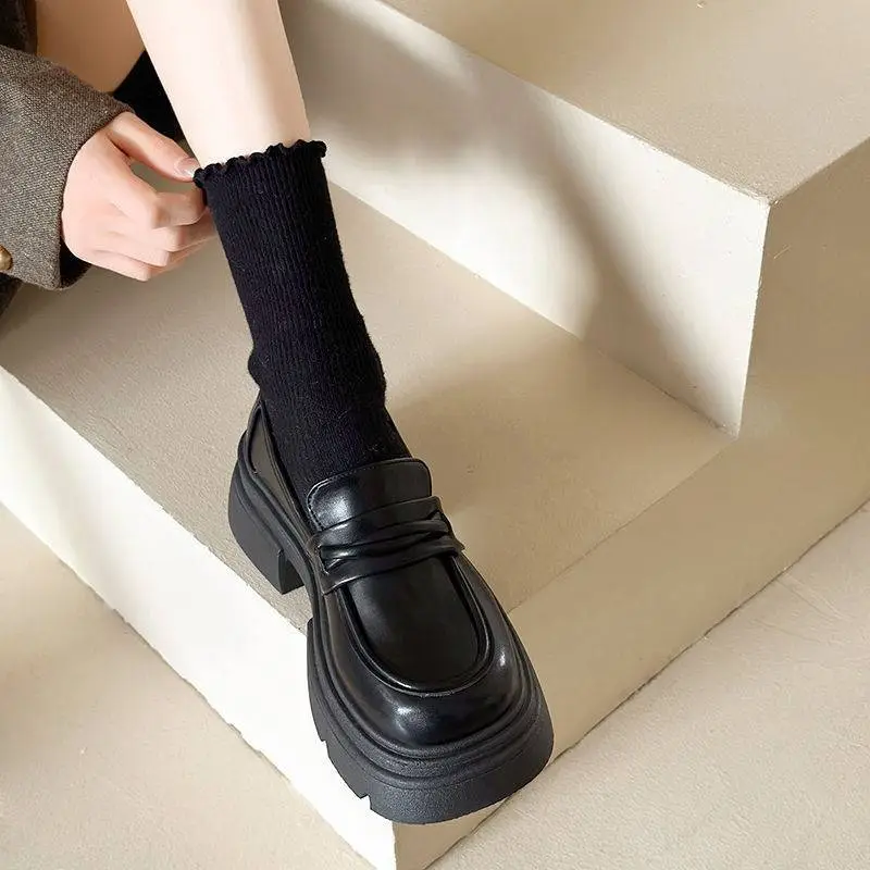 Fashionable Simple Loafer-1