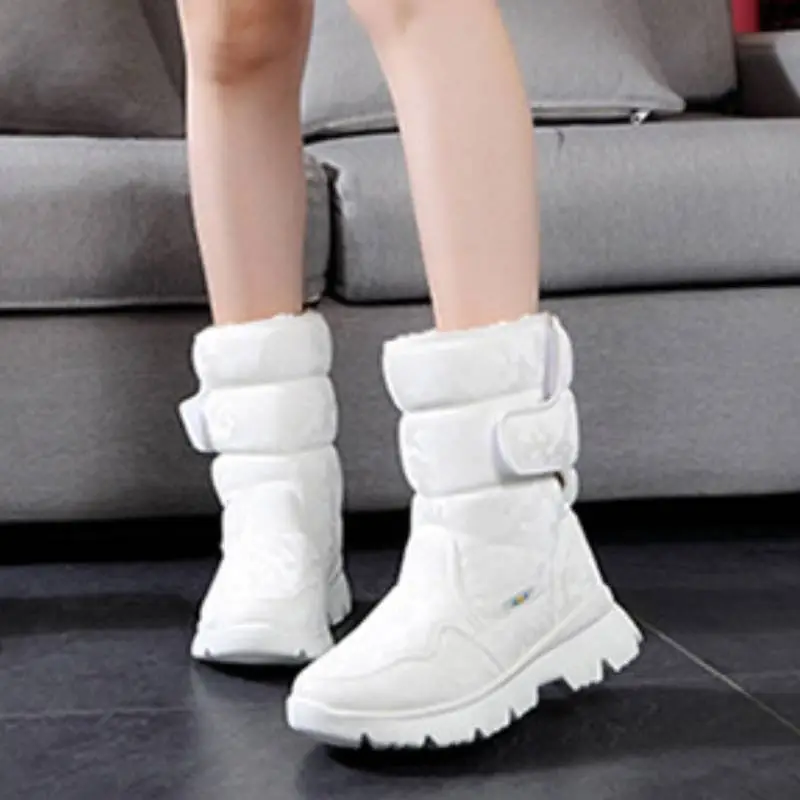 Simple Funky Snow Boots-3