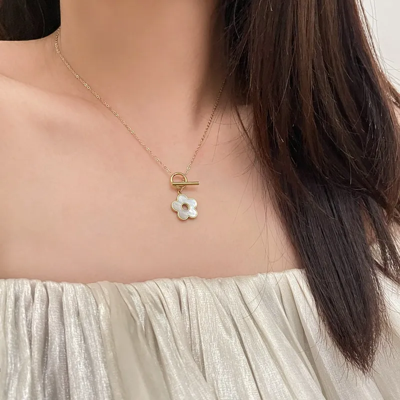 Retro Flowers Necklace Women-2