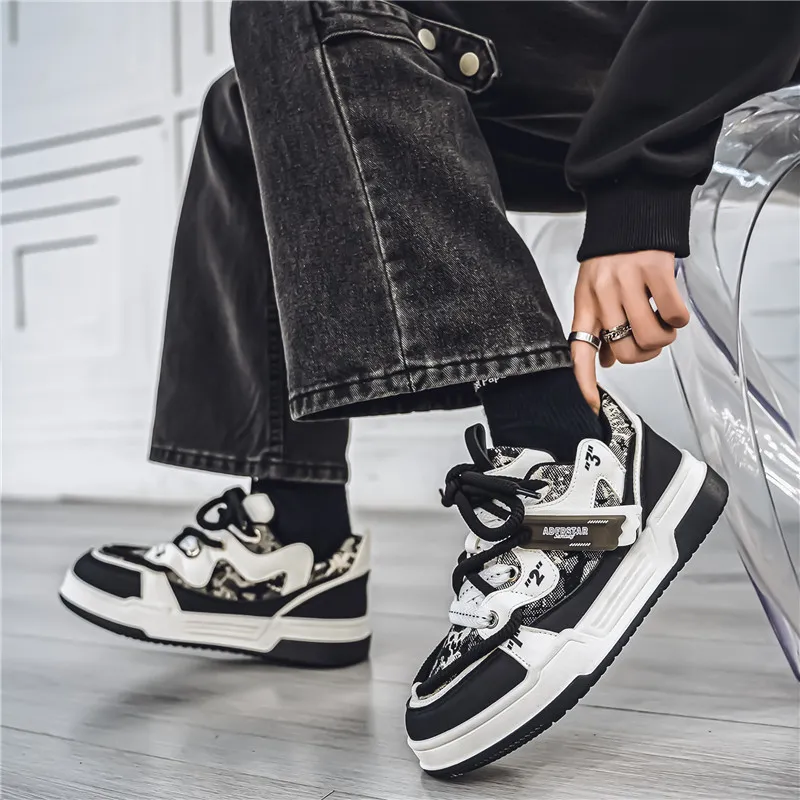 Street Fashionable Stylish Skateboarding Shoes-1