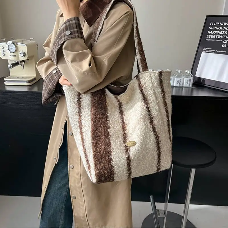 Fashionable Lightweight Shoulder Bag-2