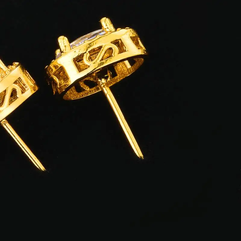 Fashionable Basics Ear Stud-1