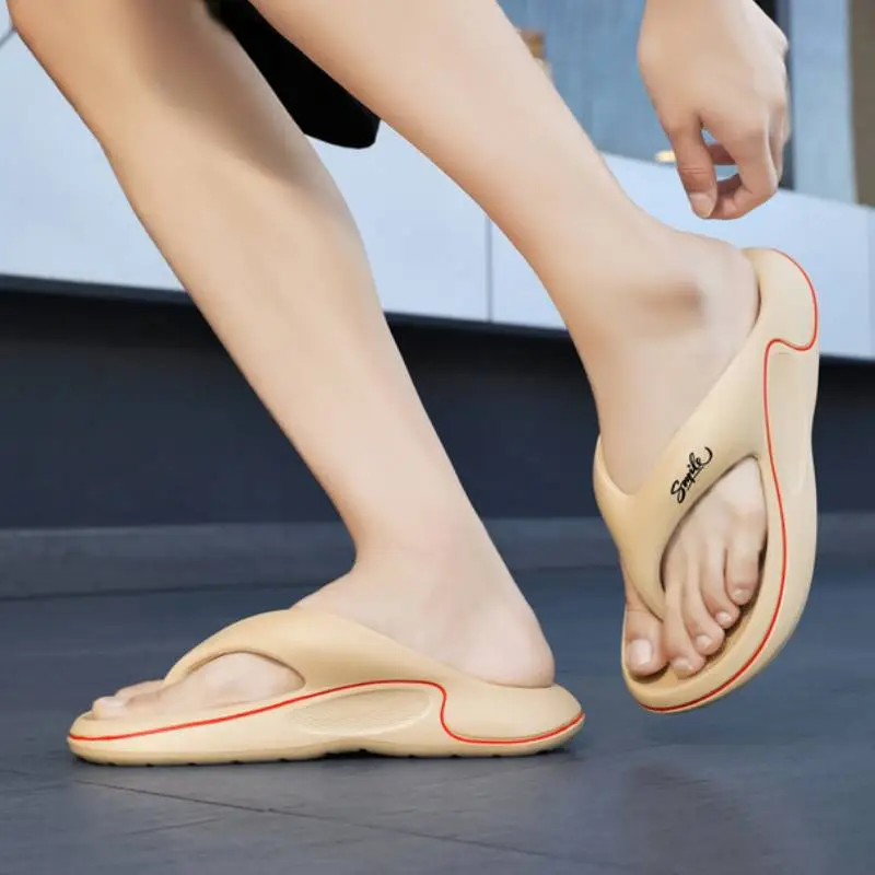 Fashionable Soft Flip Flops-1