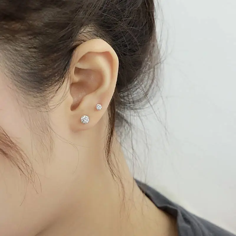 Basics Simple Ear Stud Women-1
