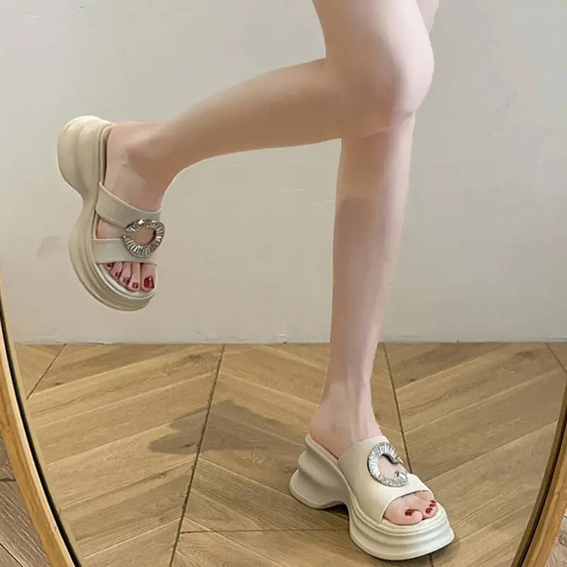 Fashionable Lightweight Beach Sandals-2