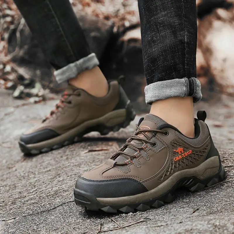 Casual Breathable Hiking Shoes-1