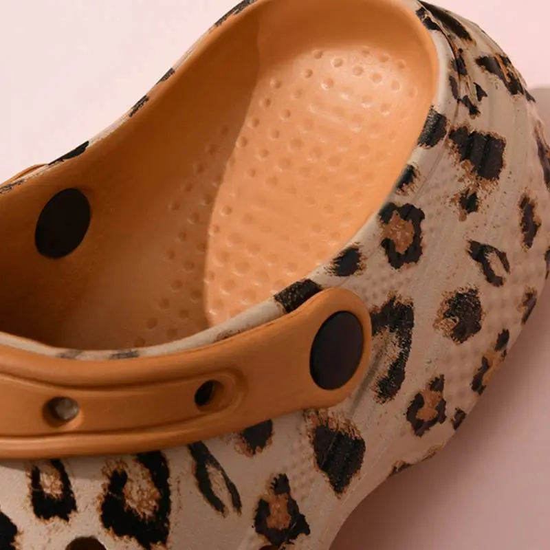 Simple Breathable Clogs-1