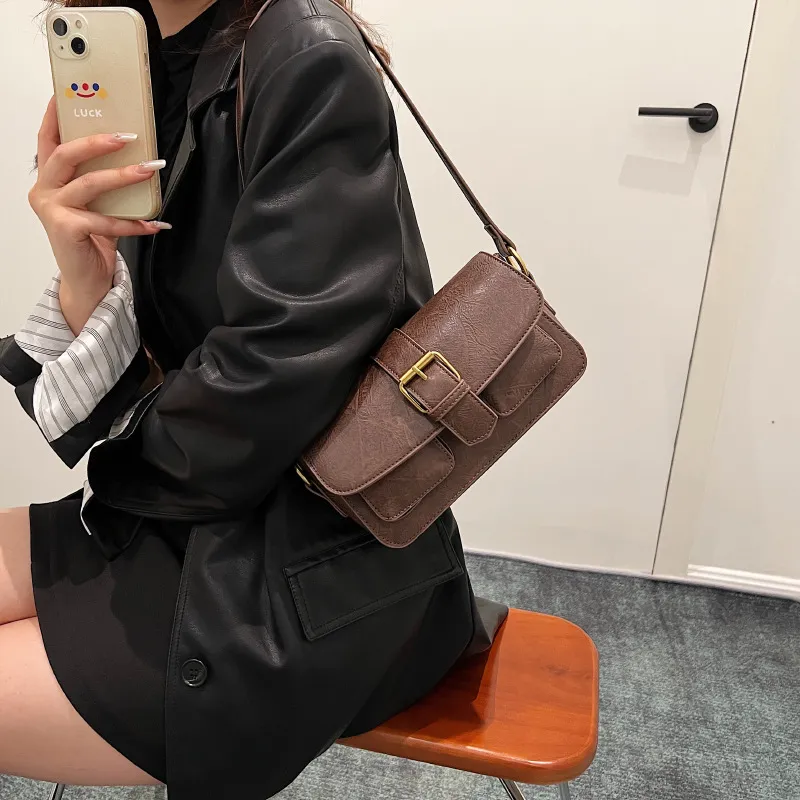 Retro Fashionable Casual Handbag-2