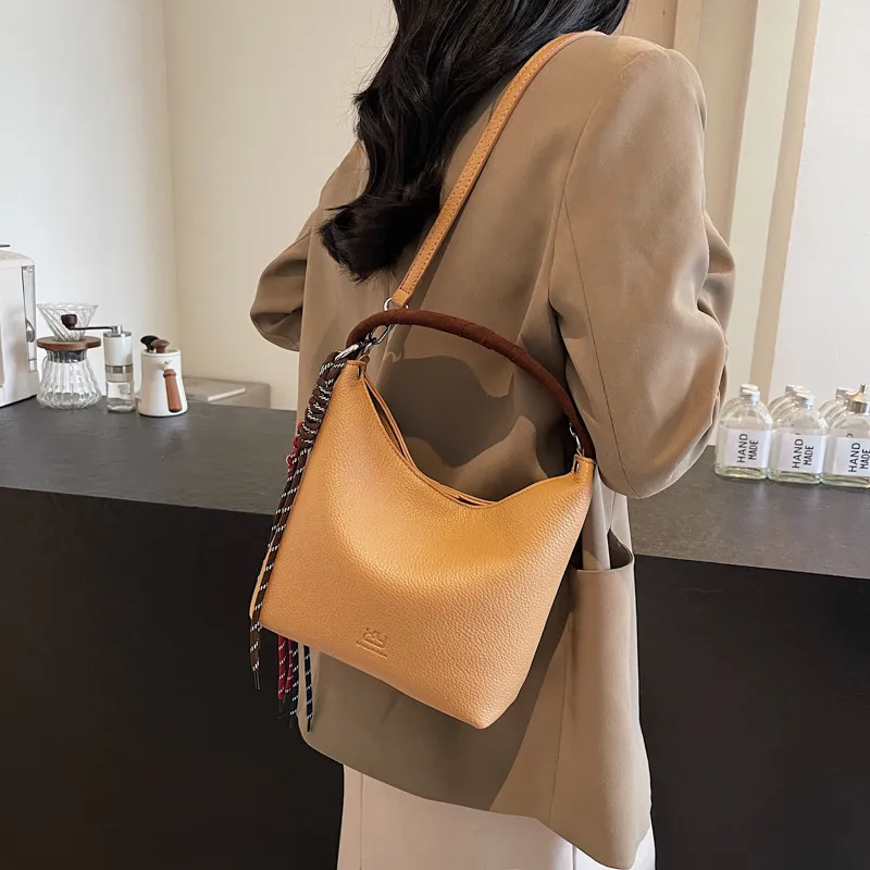Retro Simple Handbag-1