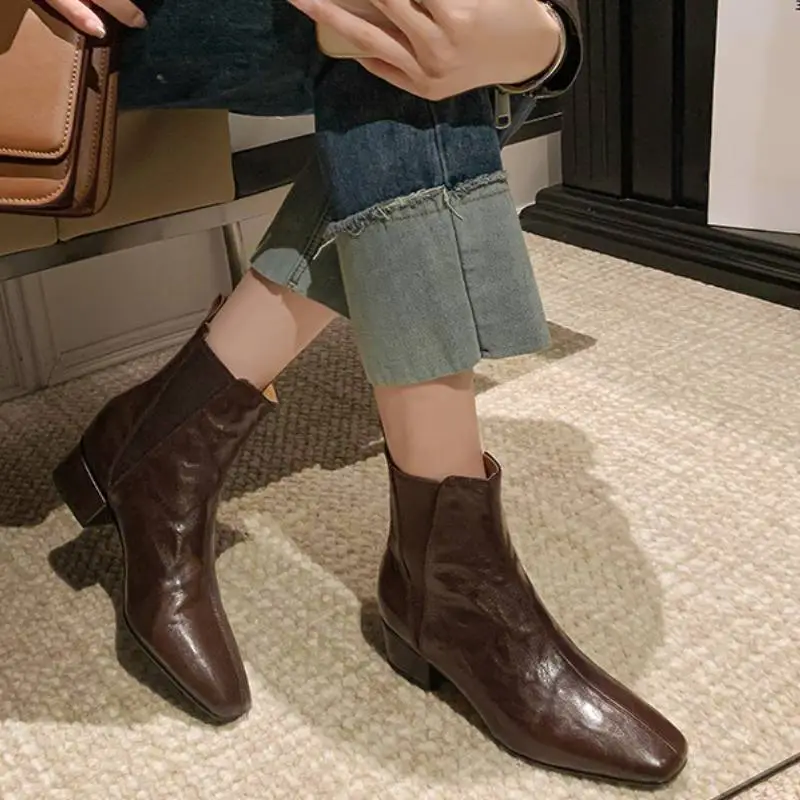 Fashionable Retro Chelsea Boot-7