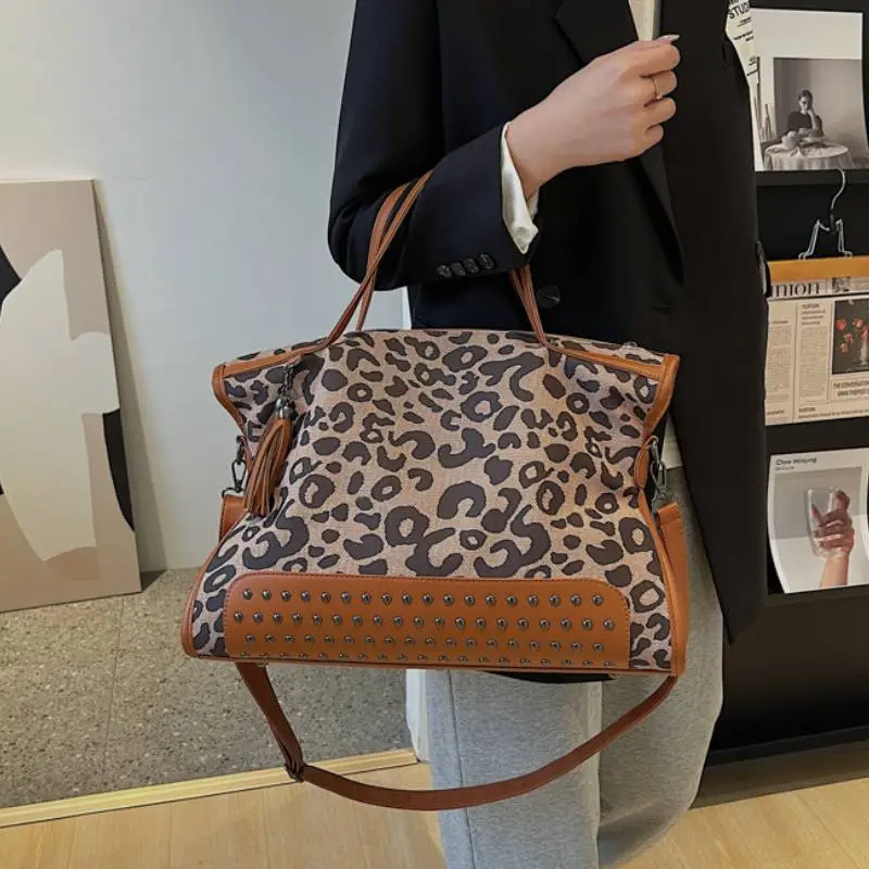 Fashionable Simple Shoulder Bag-1
