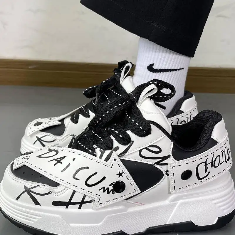 Sporty Simple Skateboarding Shoes-4