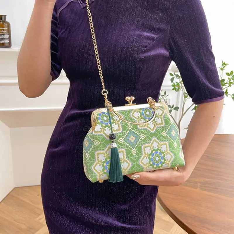 Fashionable Basics Handbag-3