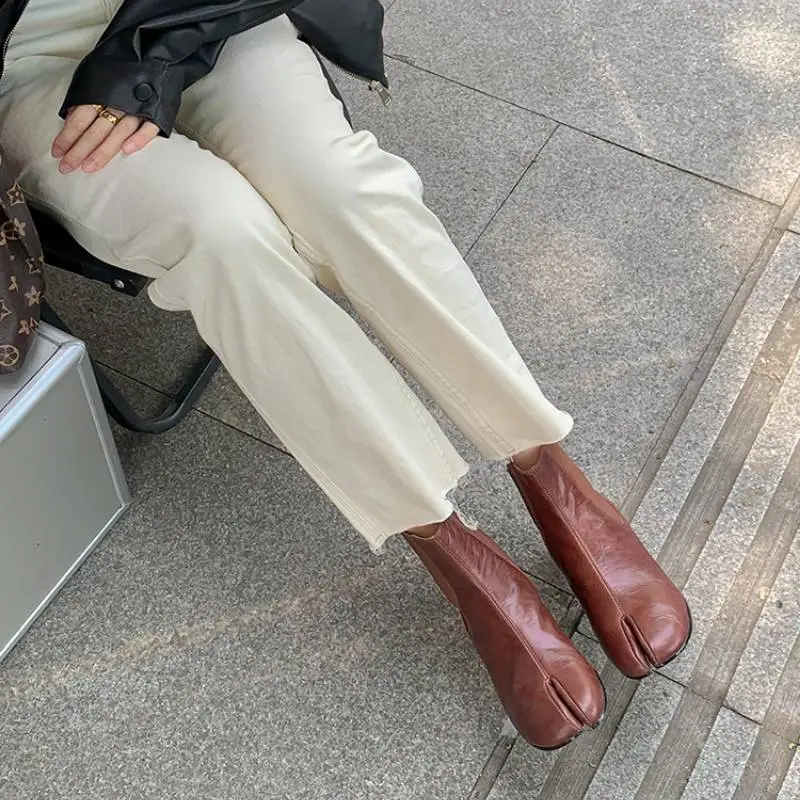 Fashionable Retro Ankle Boots-2