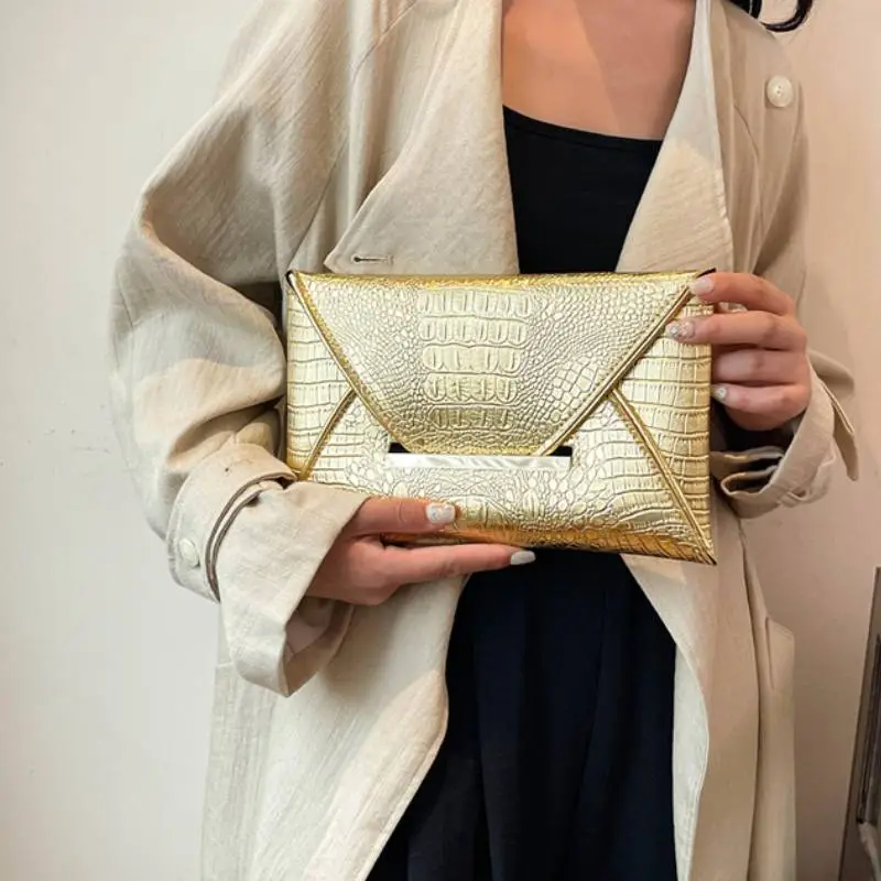 Simple Basics Clutch-6