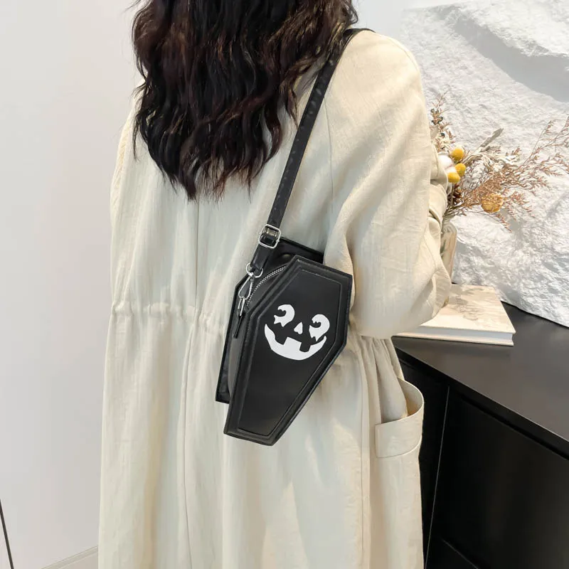 Fashionable Funky Shoulder Bag-3