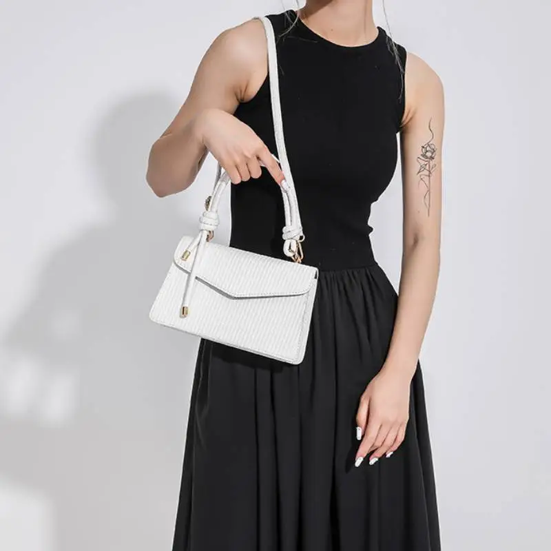 Retro Simple Handbag-8