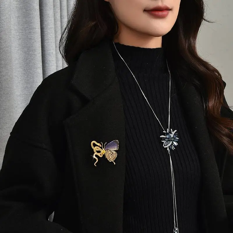 Elegant Embroidery Brooch-1