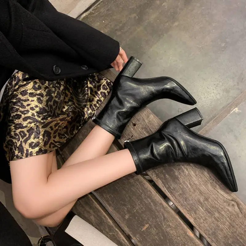 Elegant Plain Ankle Boots-1