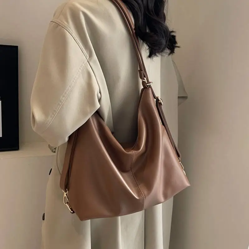 Retro Large Capacity Shoulder Bag-7