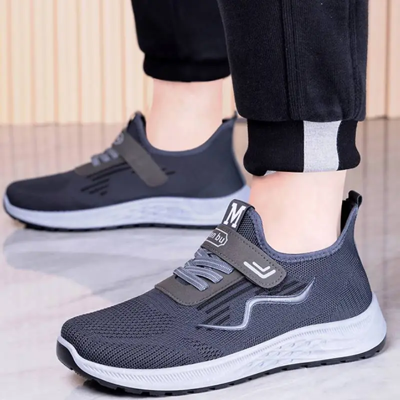 Simple Breathable Running Shoes-1