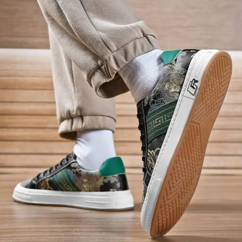 Casual Breathable Stylish Skateboarding Shoes-11