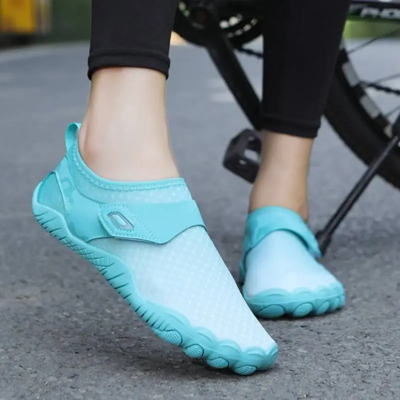 Sporty Breathable River Trekking Shoes-8