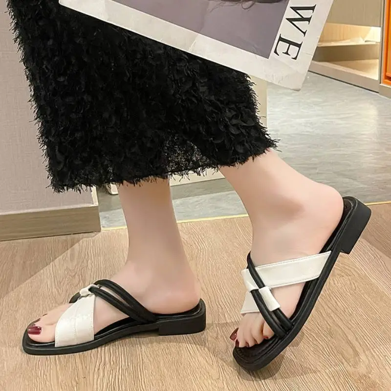 Fashionable Simple Flip Flops-1