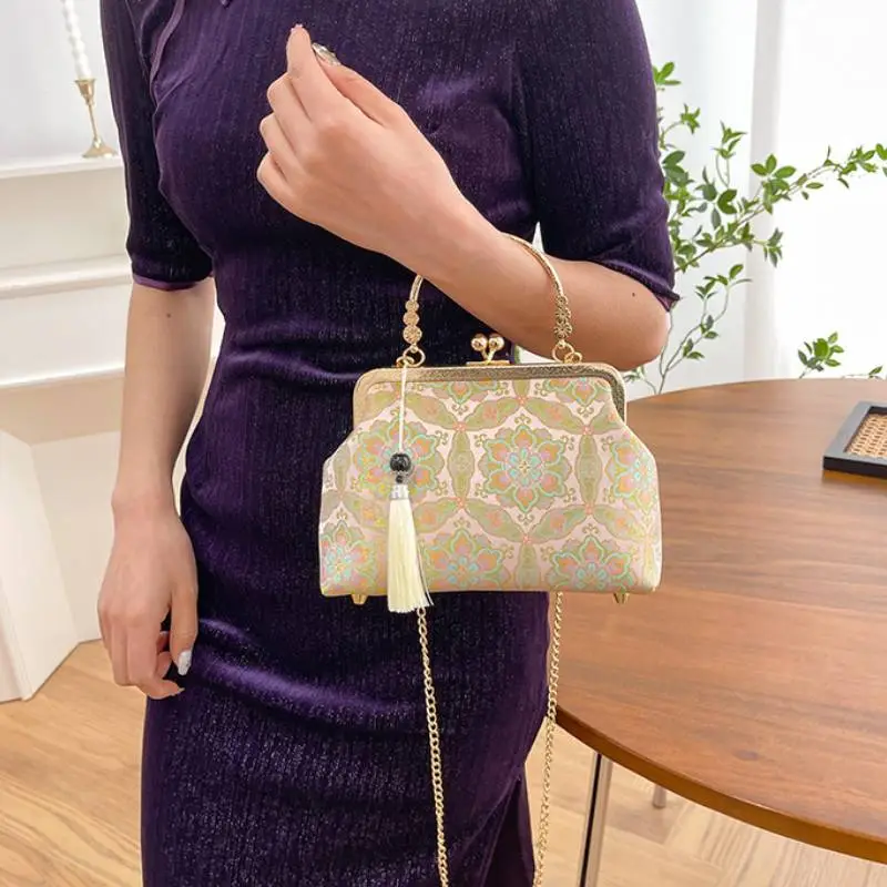 Fashionable Basics Handbag-1