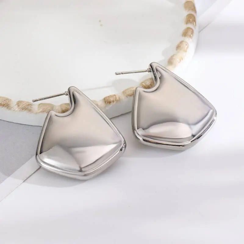 Fashionable Basics Ear Stud-3
